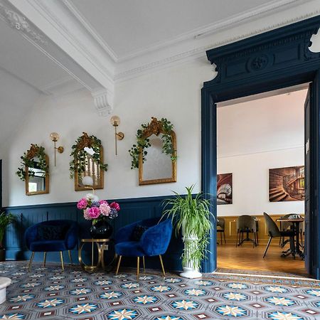Hotel Des Dauphins Bourgoin-Jallieu Bagian luar foto