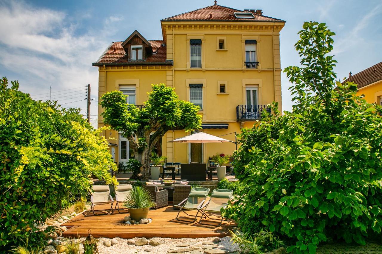 Hotel Des Dauphins Bourgoin-Jallieu Bagian luar foto