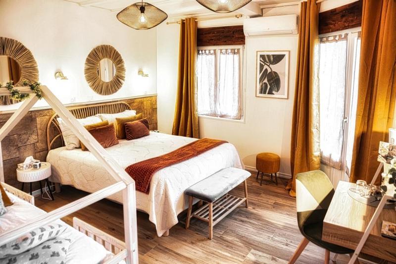 Hotel Des Dauphins Bourgoin-Jallieu Bagian luar foto