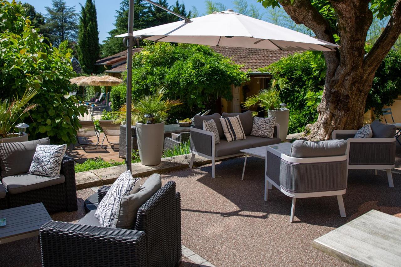 Hotel Des Dauphins Bourgoin-Jallieu Bagian luar foto